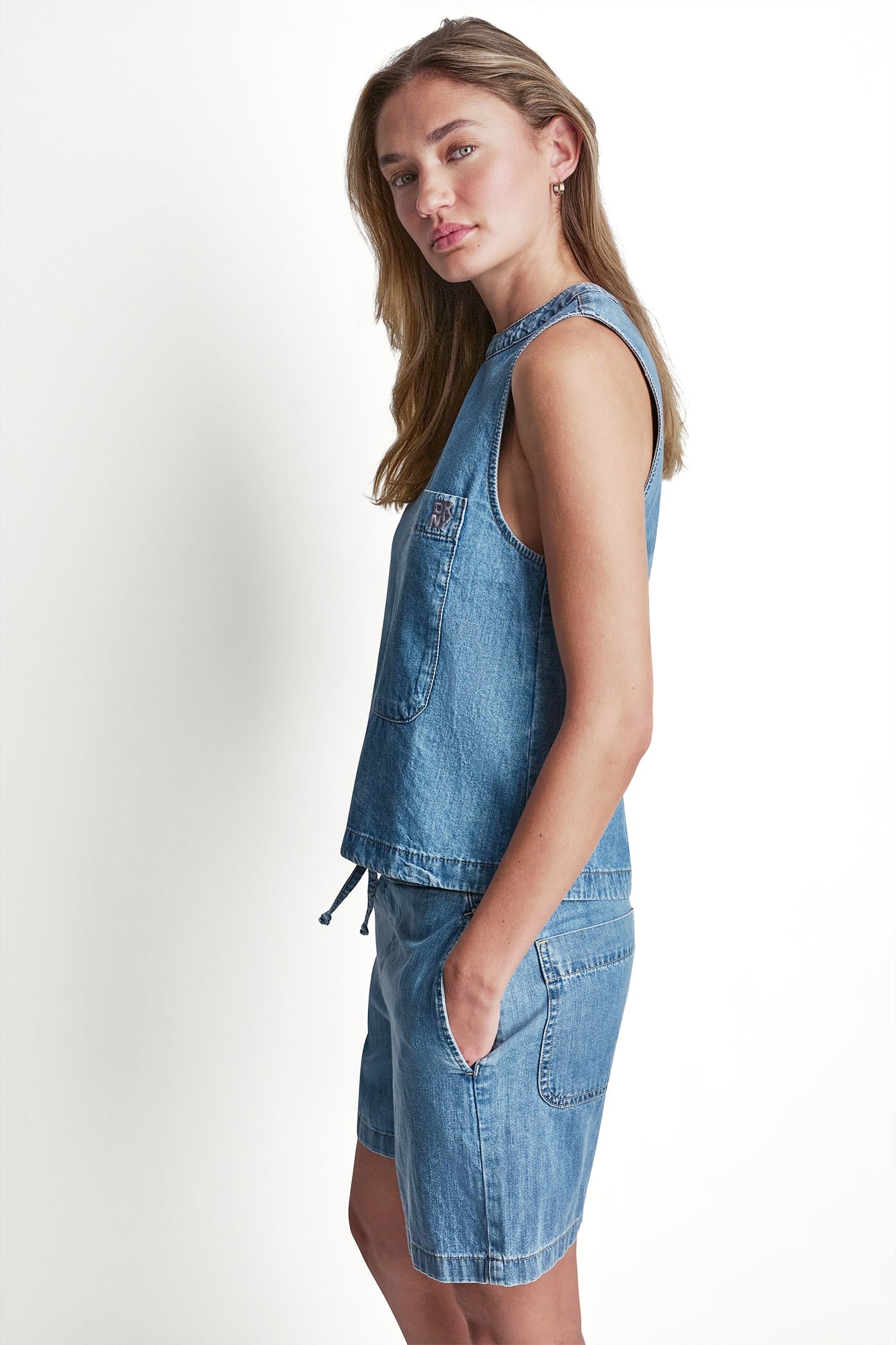 SLEEVELESS DENIM TOP
