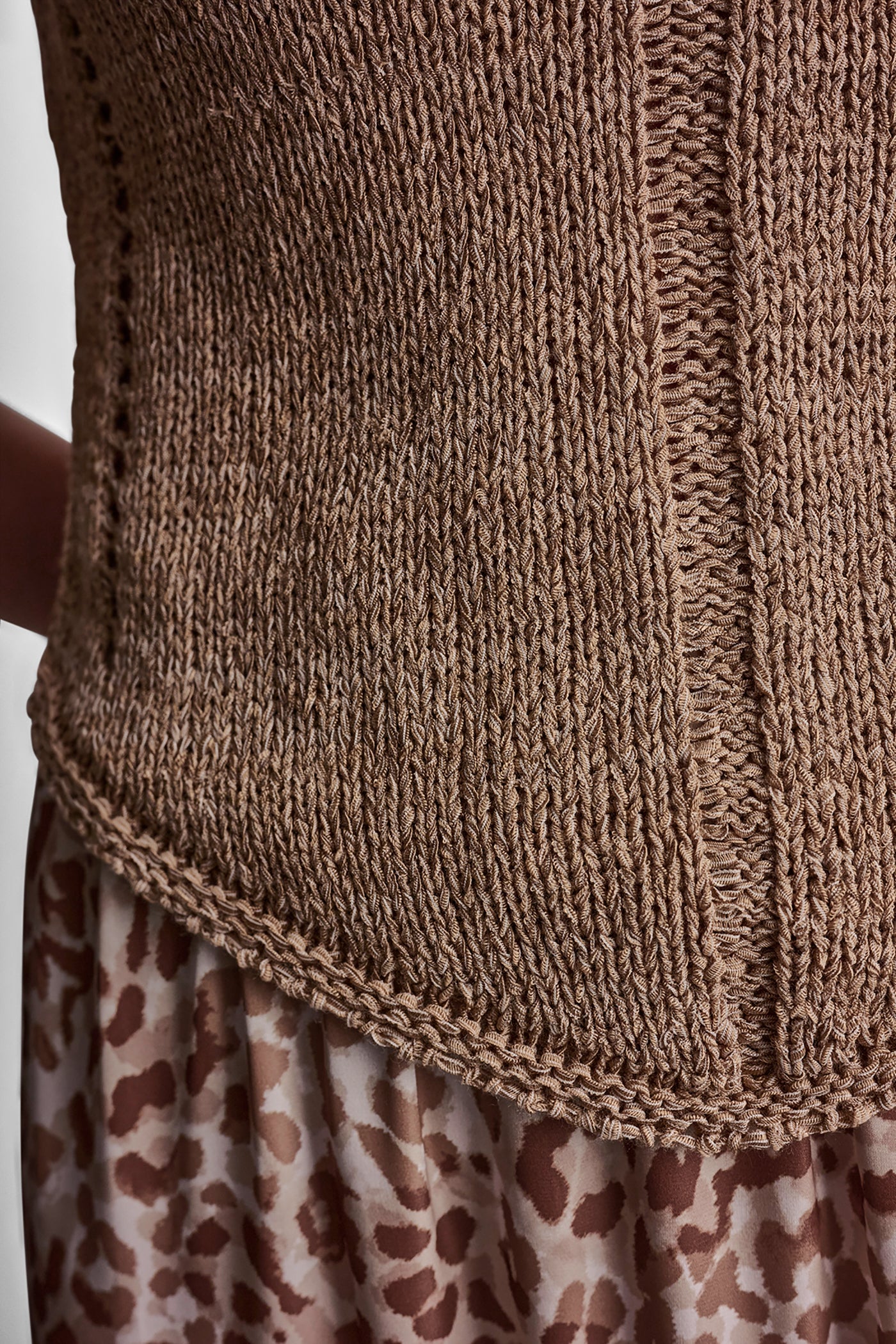 CURVED HEM RIB DETAIL CAMI