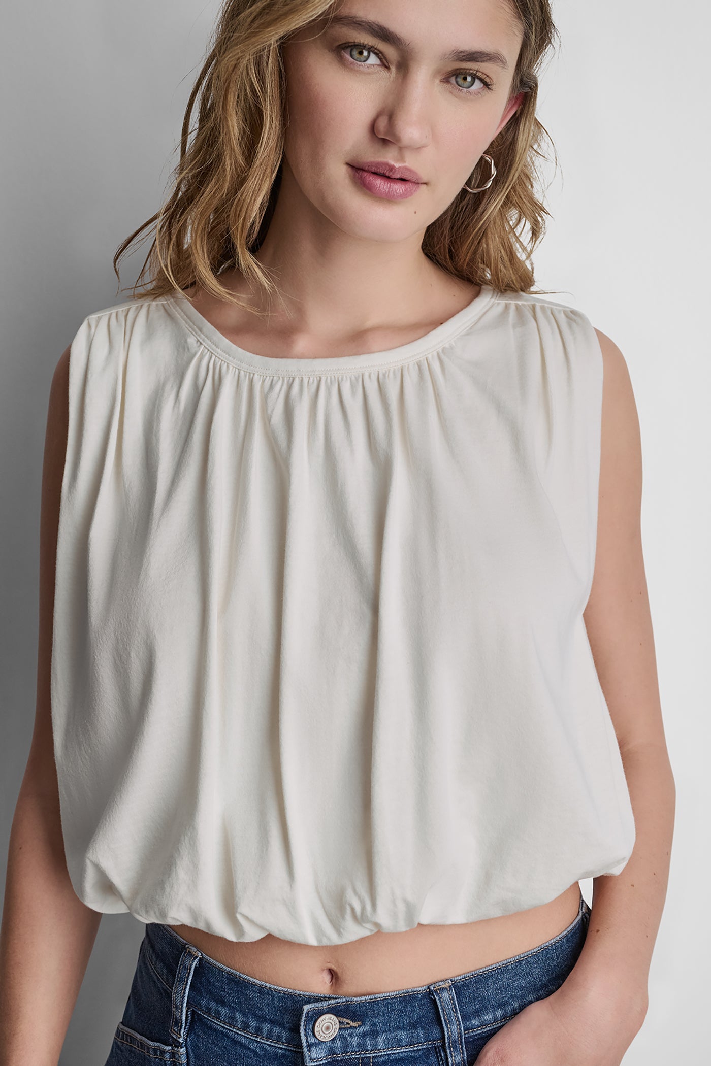 SLEEVELESS RUCHED TOP