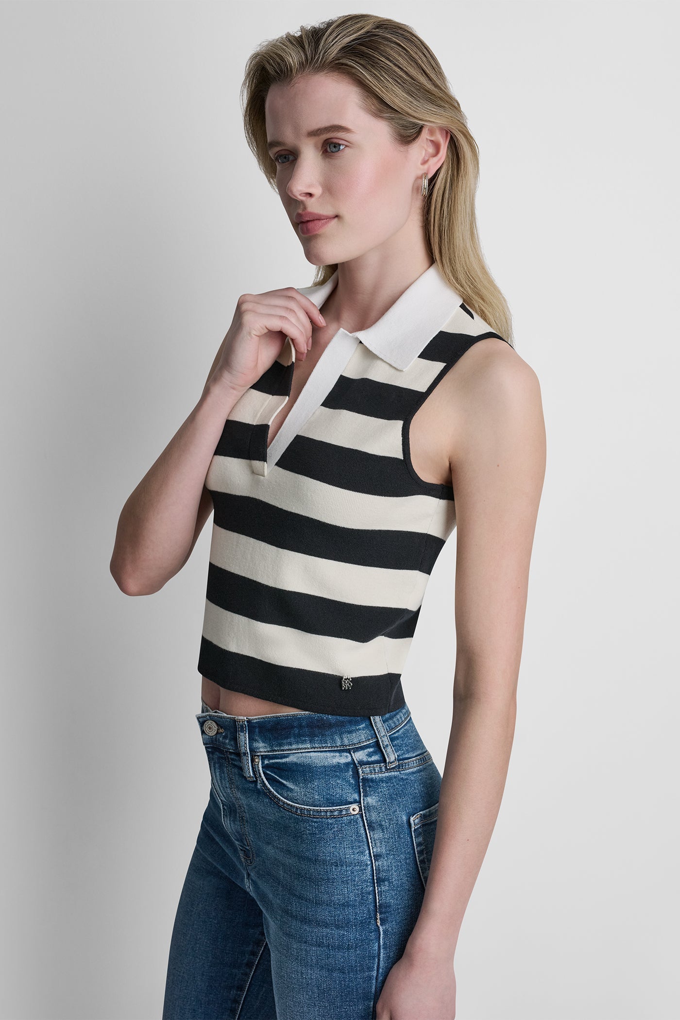 STRIPED SLEVELESS POLO SWEATER