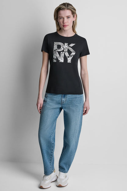 NEWSPRINT DKNY STACKED LOGO TEE