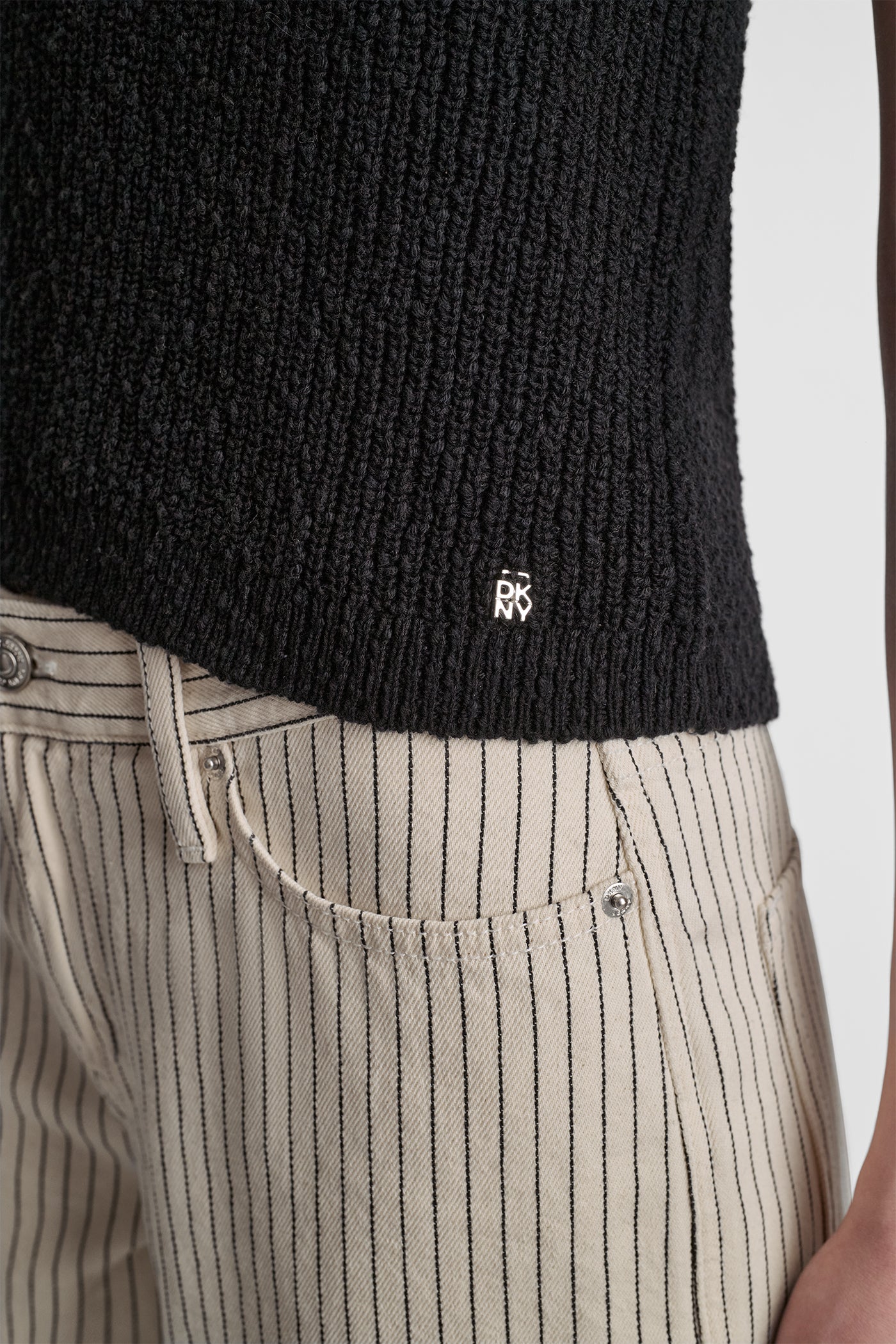 V-NECK SWEATER TANK