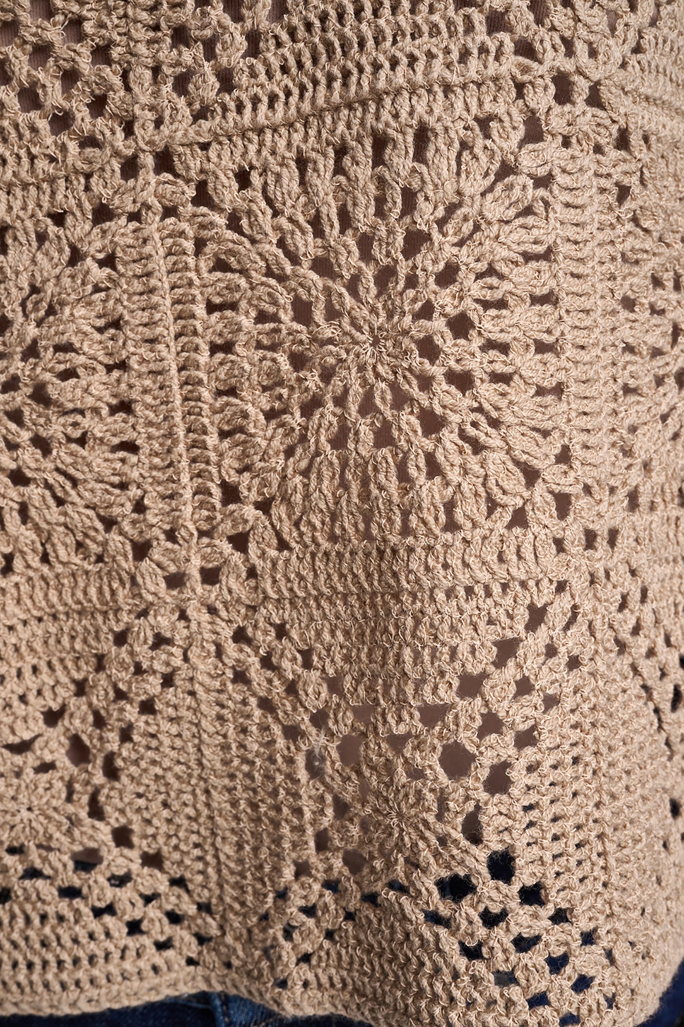 SLEEVELESS CROCHET SQUARE SWEATER