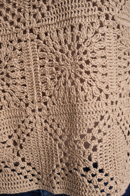 SLEEVELESS CROCHET SQUARE SWEATER