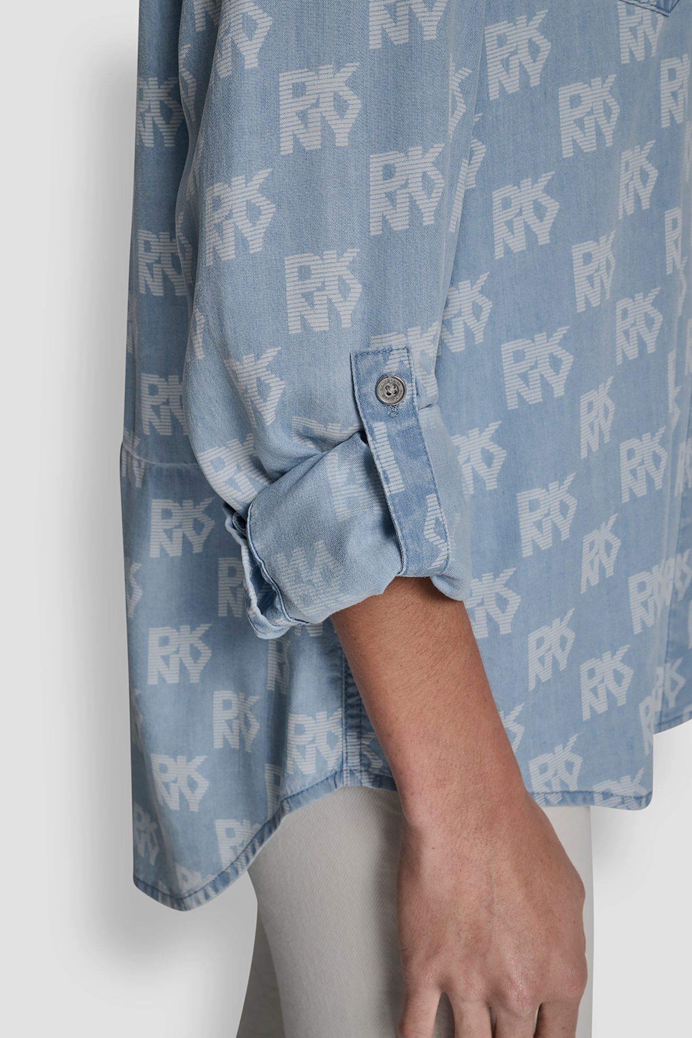 SPLIT BACK BUTTON FRONT WITH ROLL TAB