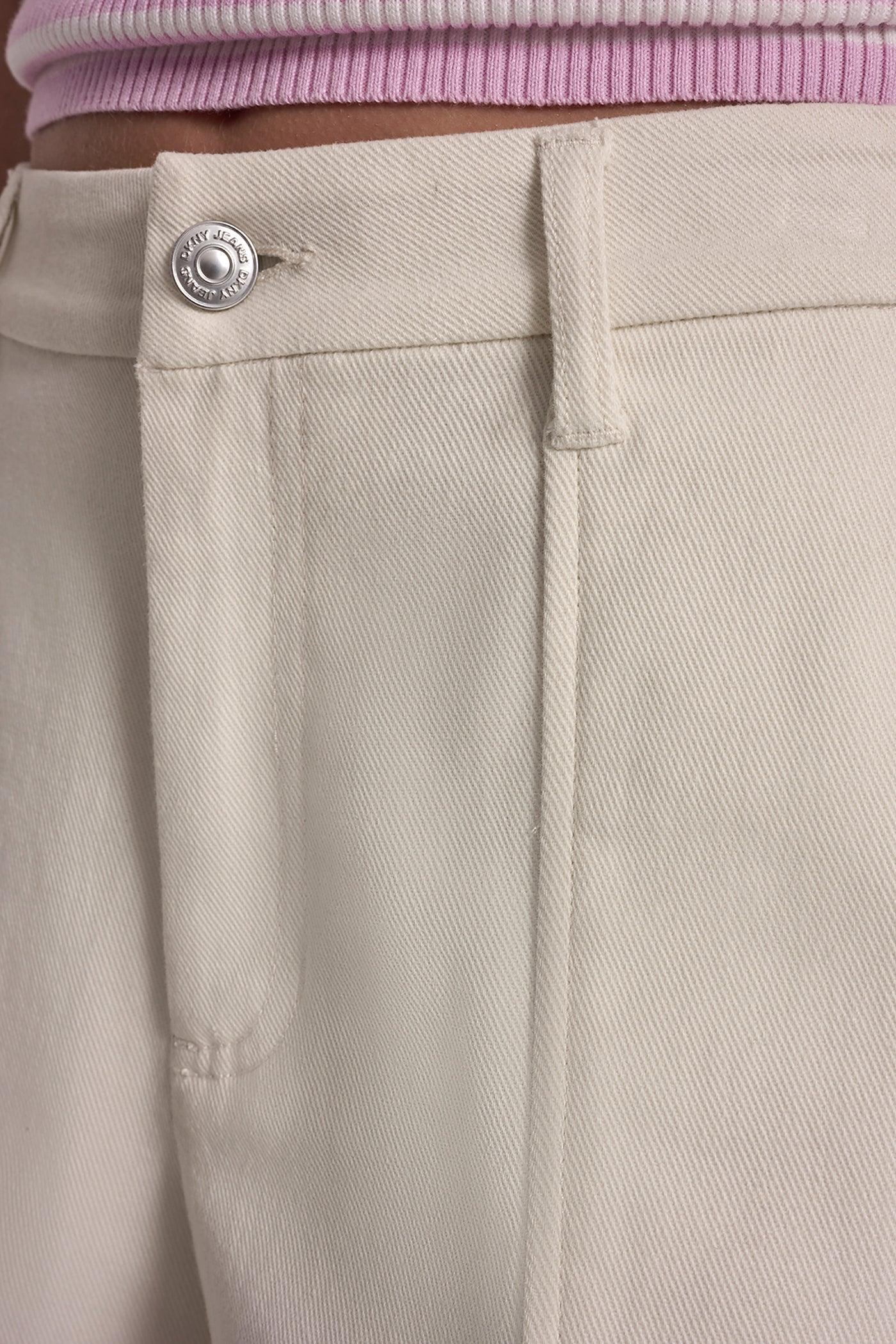 MID-RISE SHORT WITH PATCH POCKETS