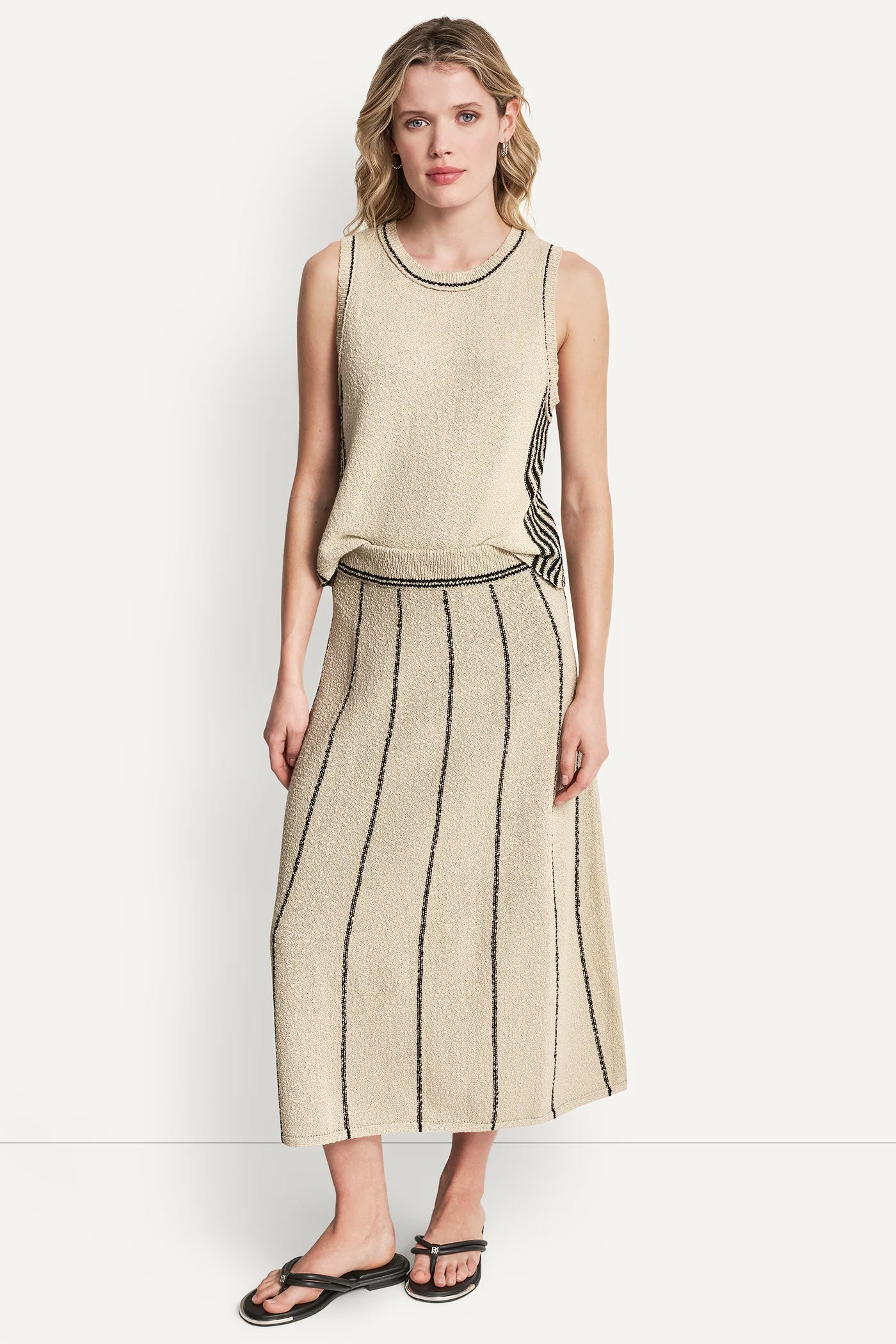 SLEEVELESS SWEATER WITH STRIPED DETAIL