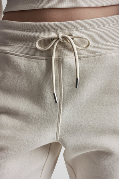 MID-RISE VARSITY LOGO JOGGER