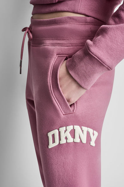 MID-RISE VARSITY LOGO JOGGER