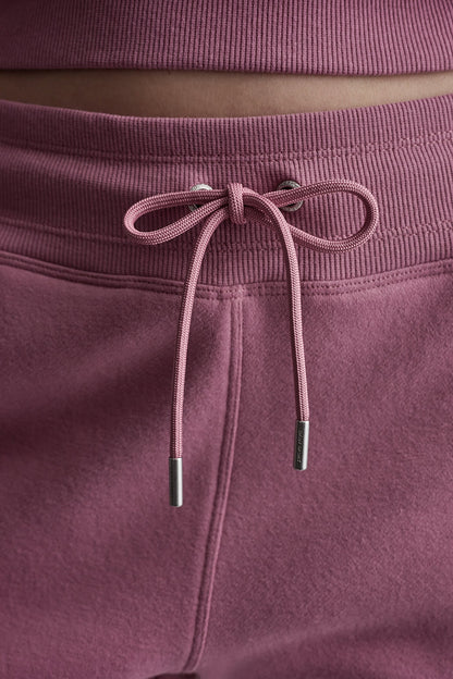MID-RISE VARSITY LOGO JOGGER