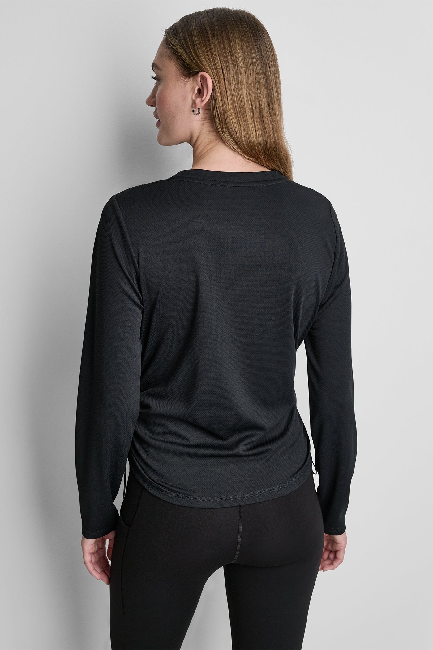 LONG SLEEVE V-NECK TECH TEE