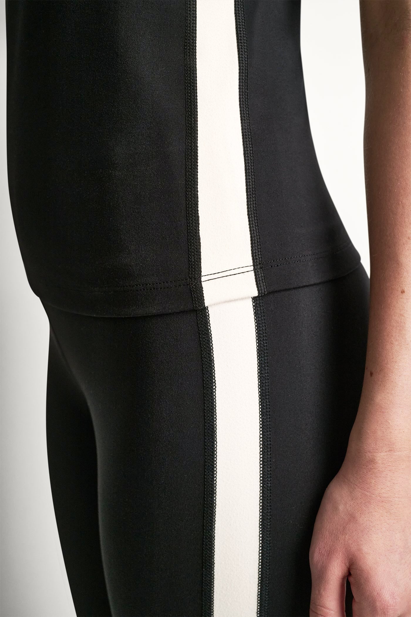 BALANCE COMPRESSION SIDE STRIPE FLARE LEGGING