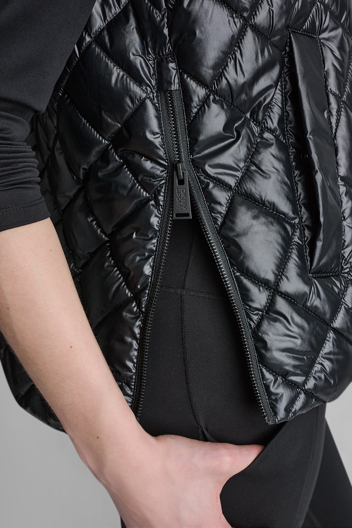 HOODED DIAMOND QUILTED VEST