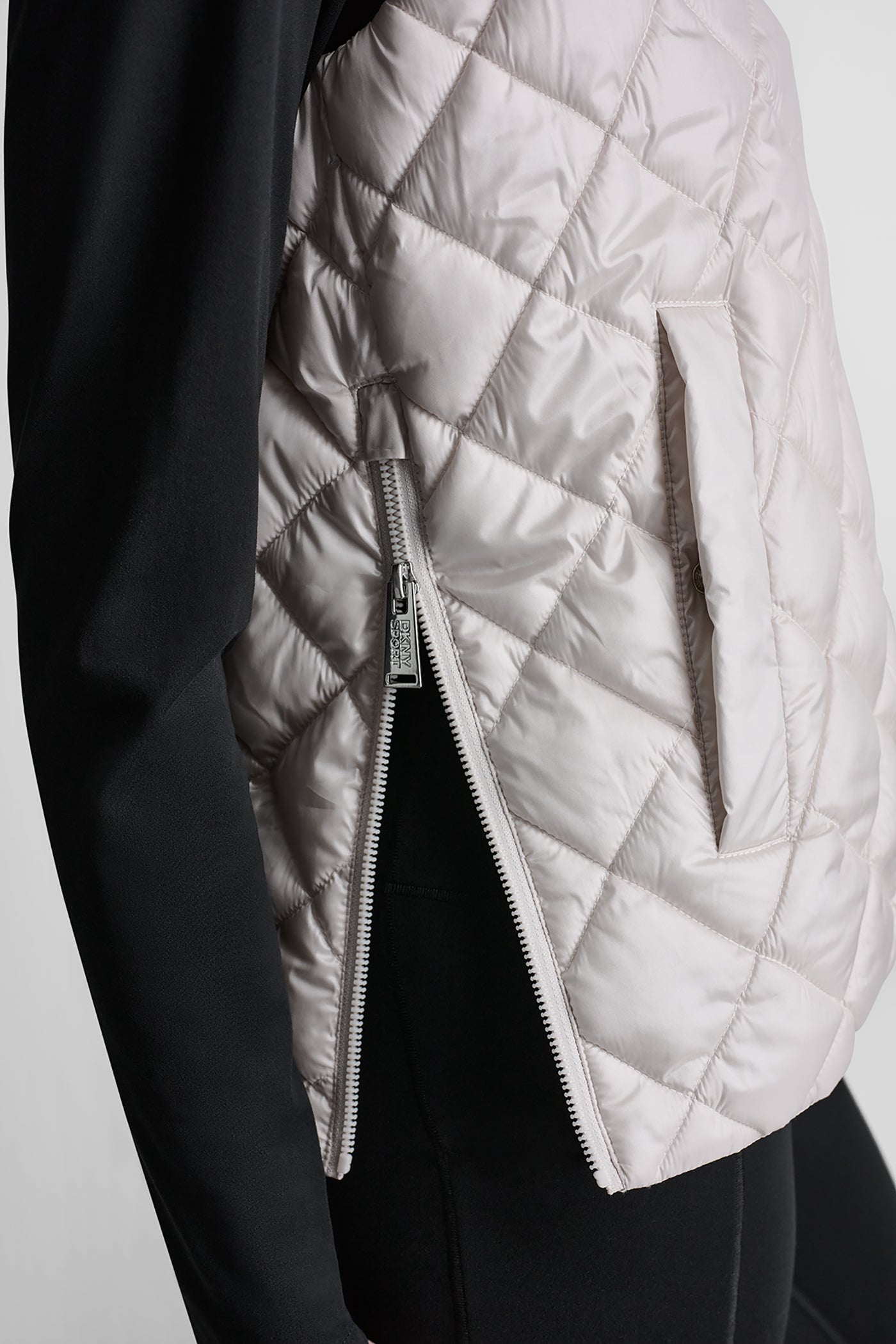 HOODED DIAMOND QUILTED VEST