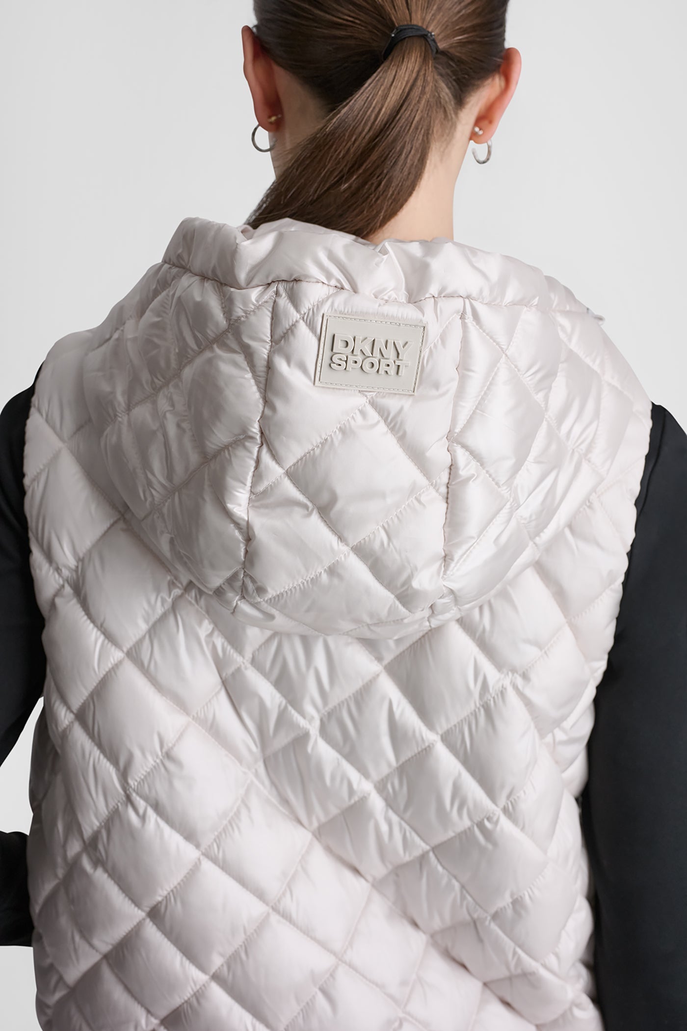 HOODED DIAMOND QUILTED VEST