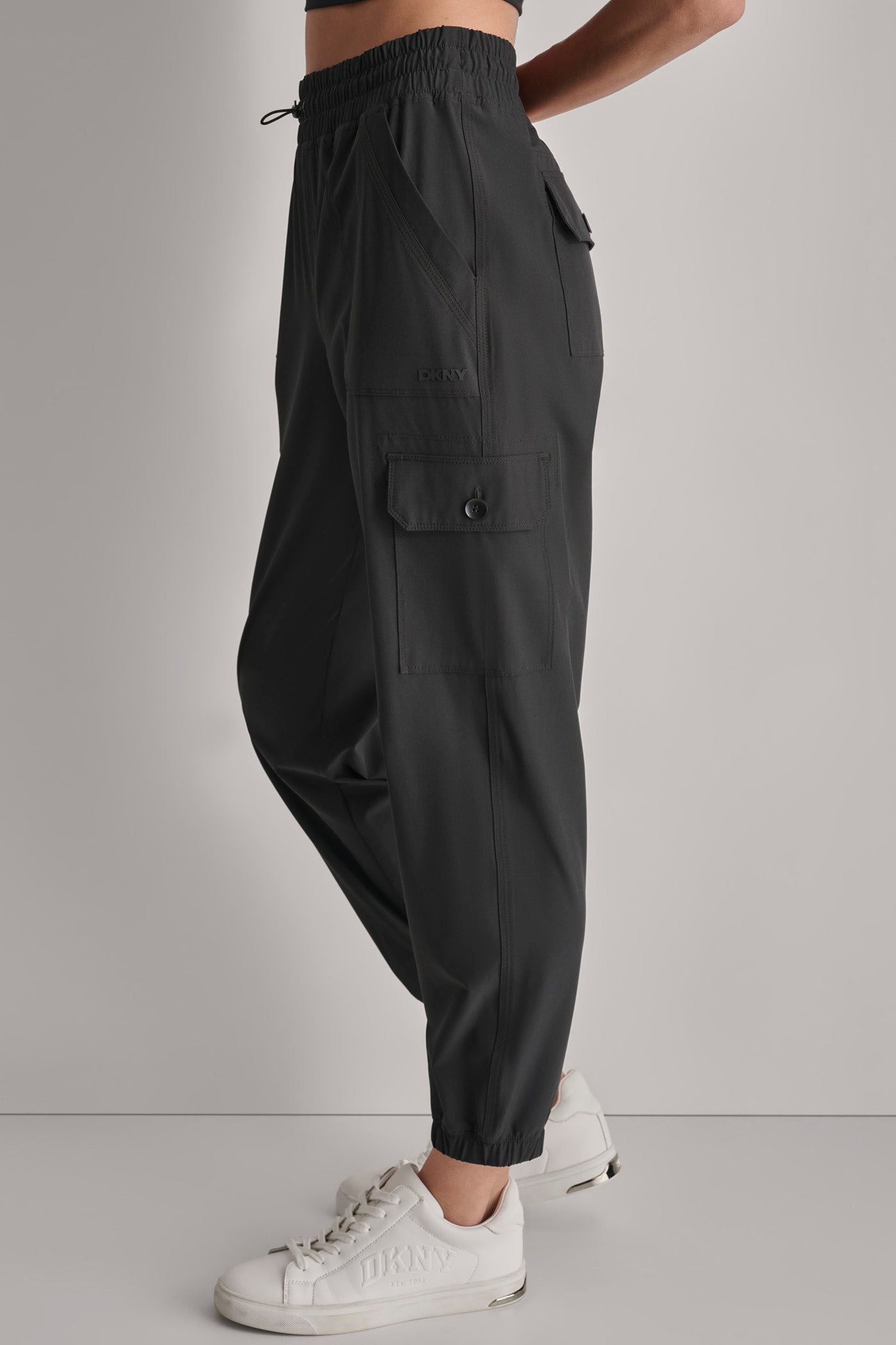 HIGH-RISE RELAXED CARGO JOGGER