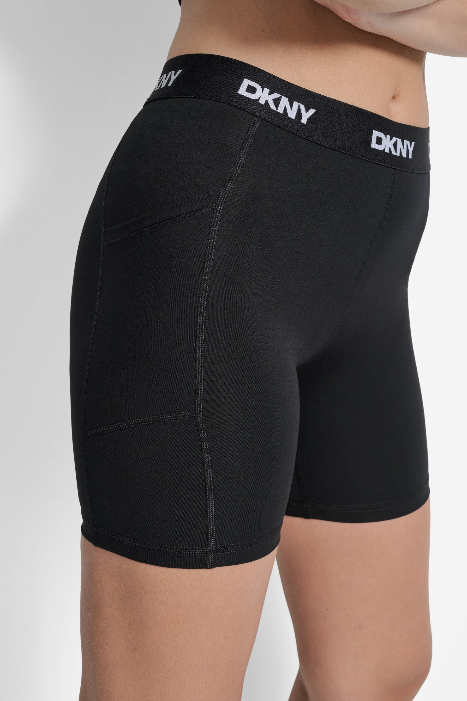 BALANCE COMPRESSION LOGO BIKE SHORT