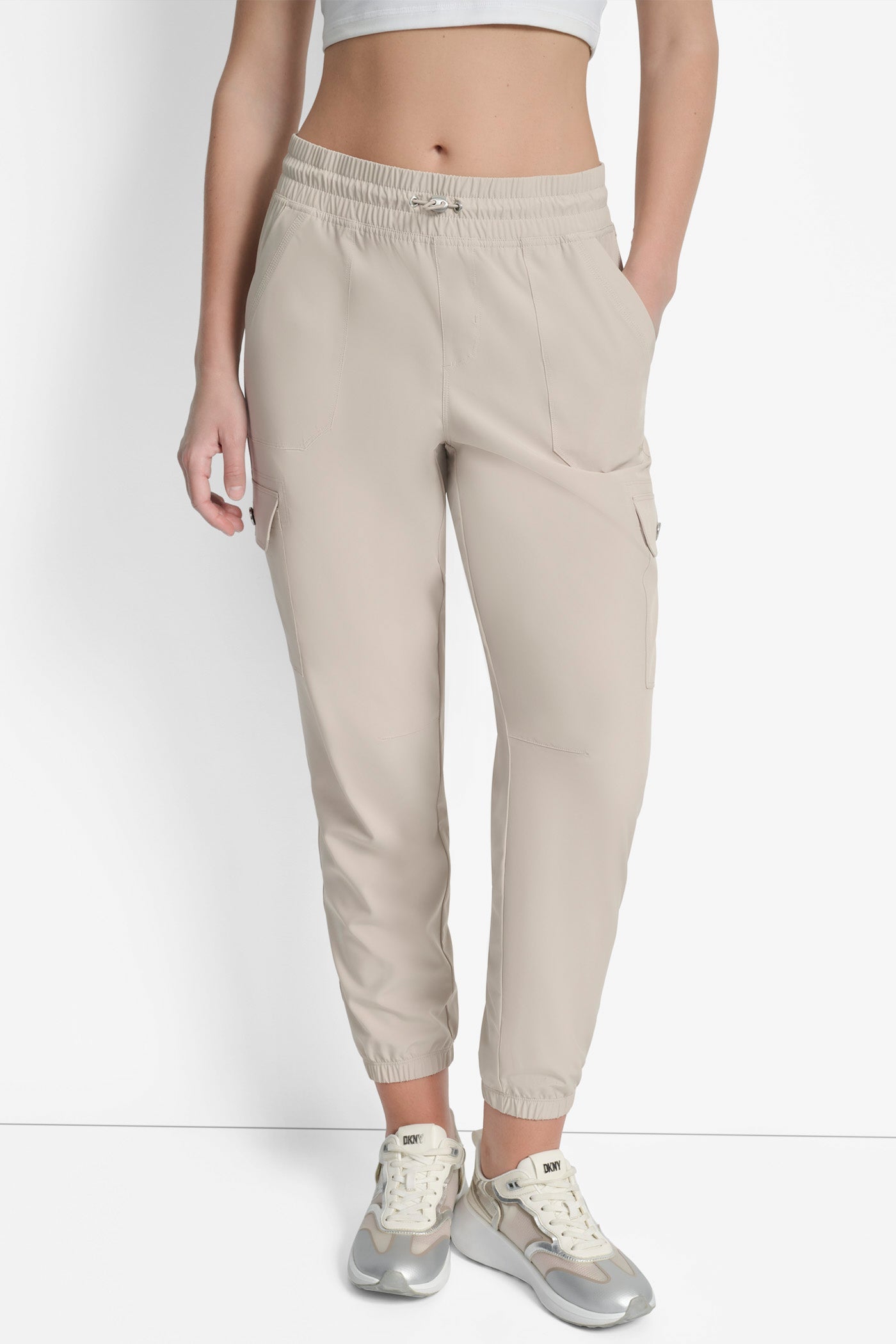 HIGH-RISE RELAXED CARGO JOGGER