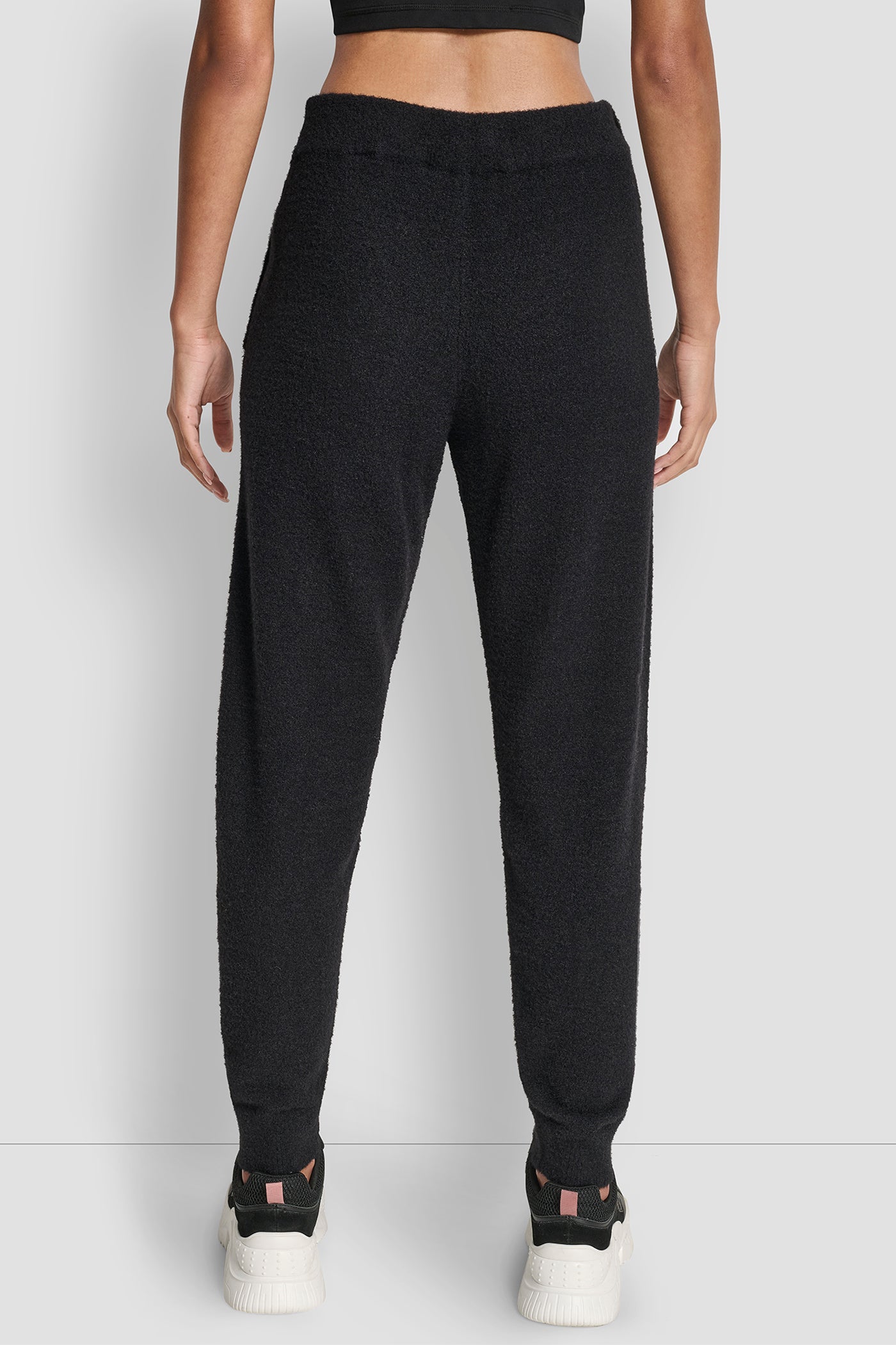 FEATHER YARN JOGGER WITH POCKETS AND TONAL LOGO