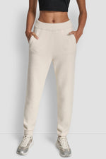 FEATHER YARN JOGGER WITH POCKETS AND TONAL LOGO