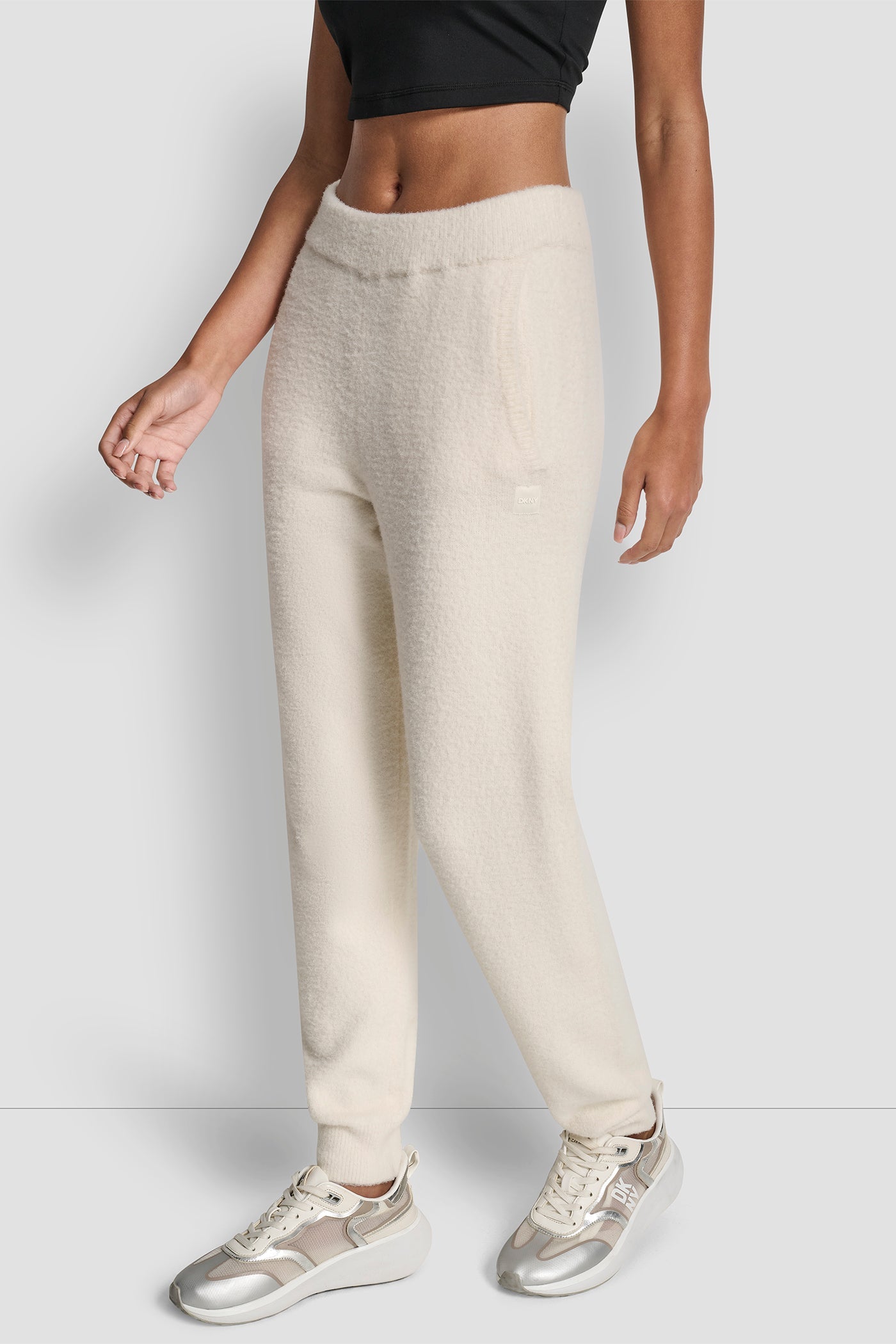 FEATHER YARN JOGGER WITH POCKETS AND TONAL LOGO