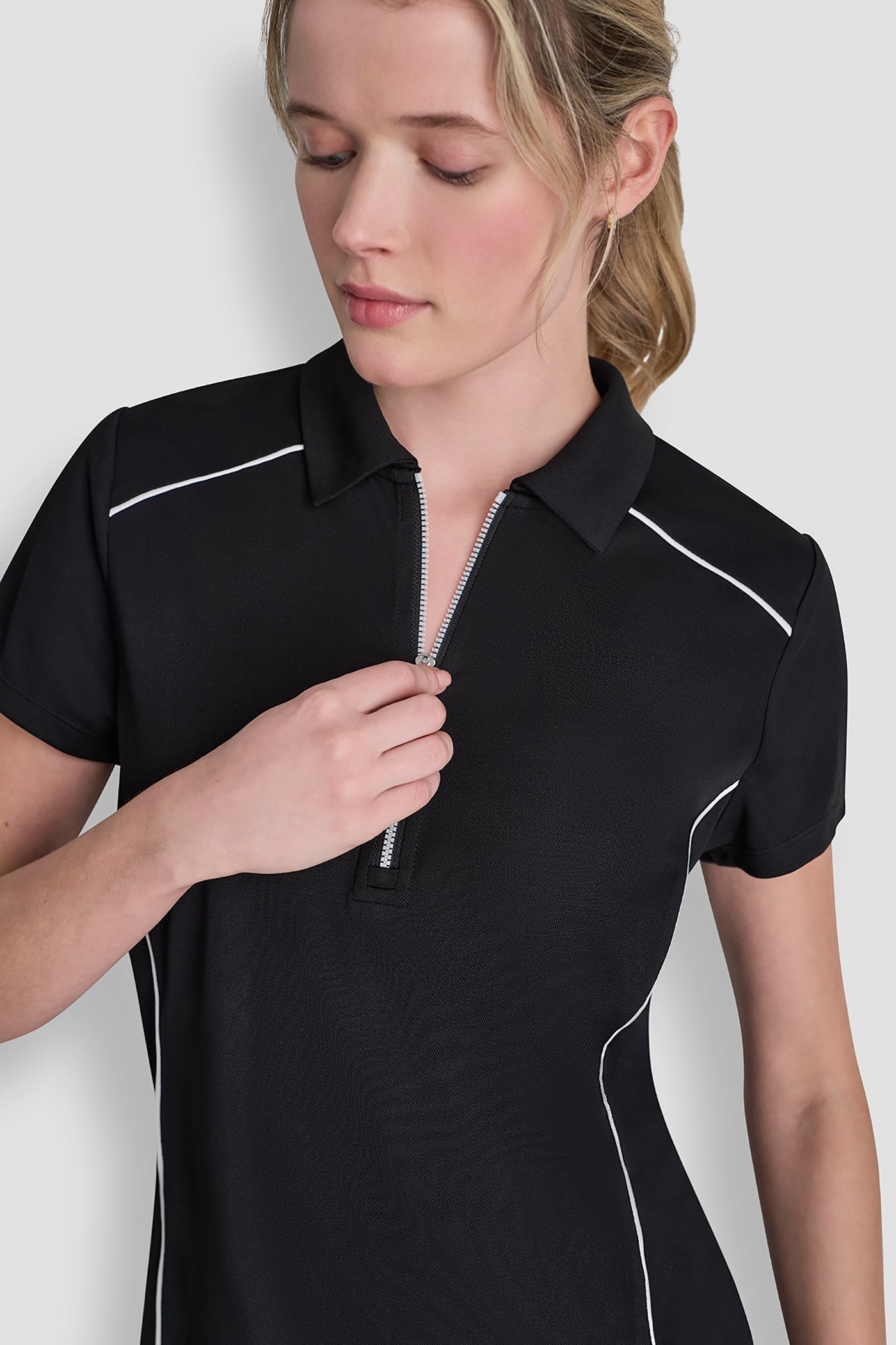 COURT PIQUÉ PIPED HALF-ZIP POLO