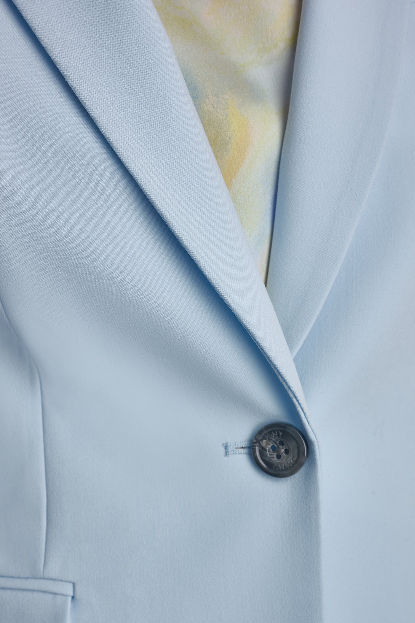 SINGLE BUTTON FRONT BLAZER