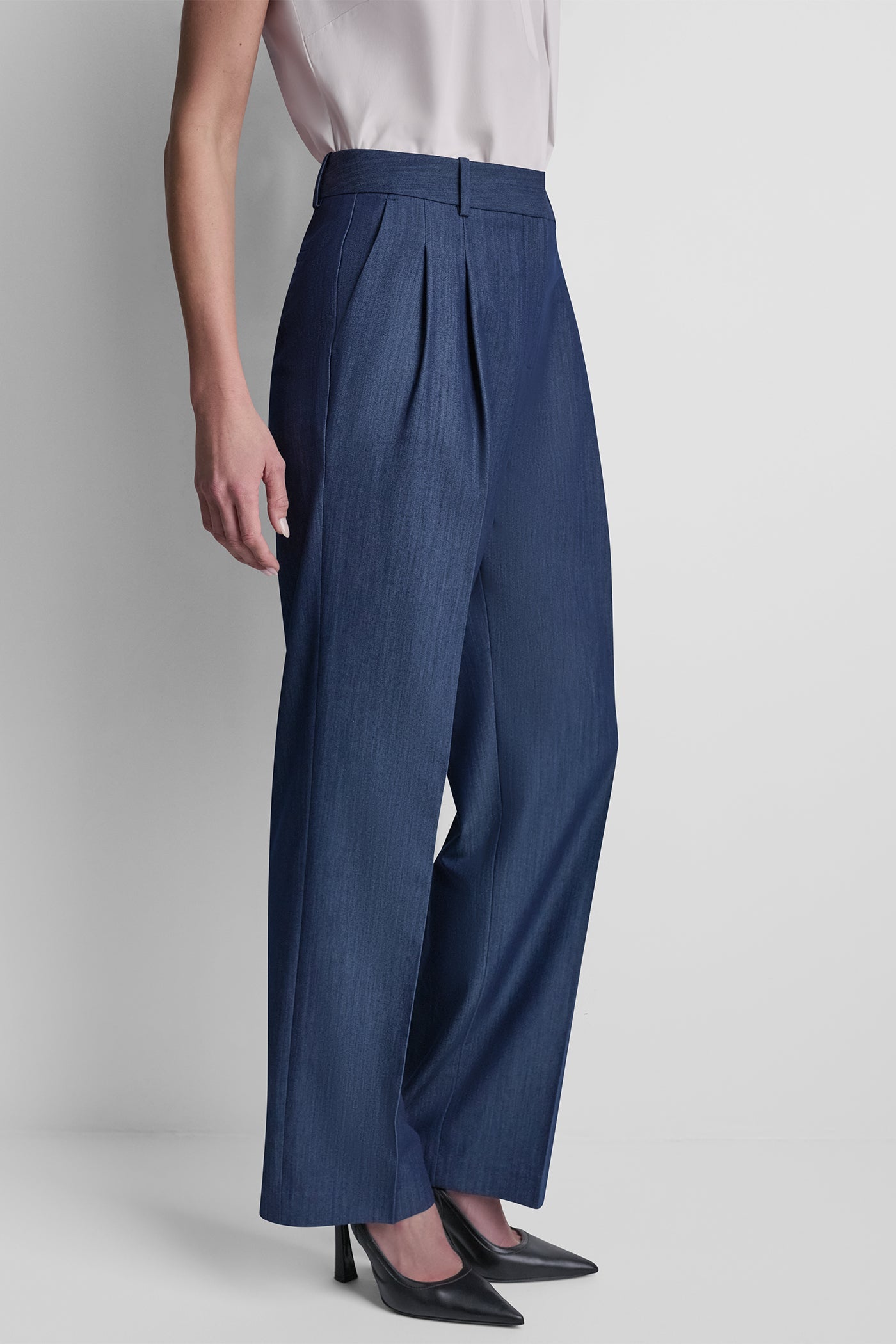 STRAIGHT LEG TROUSER