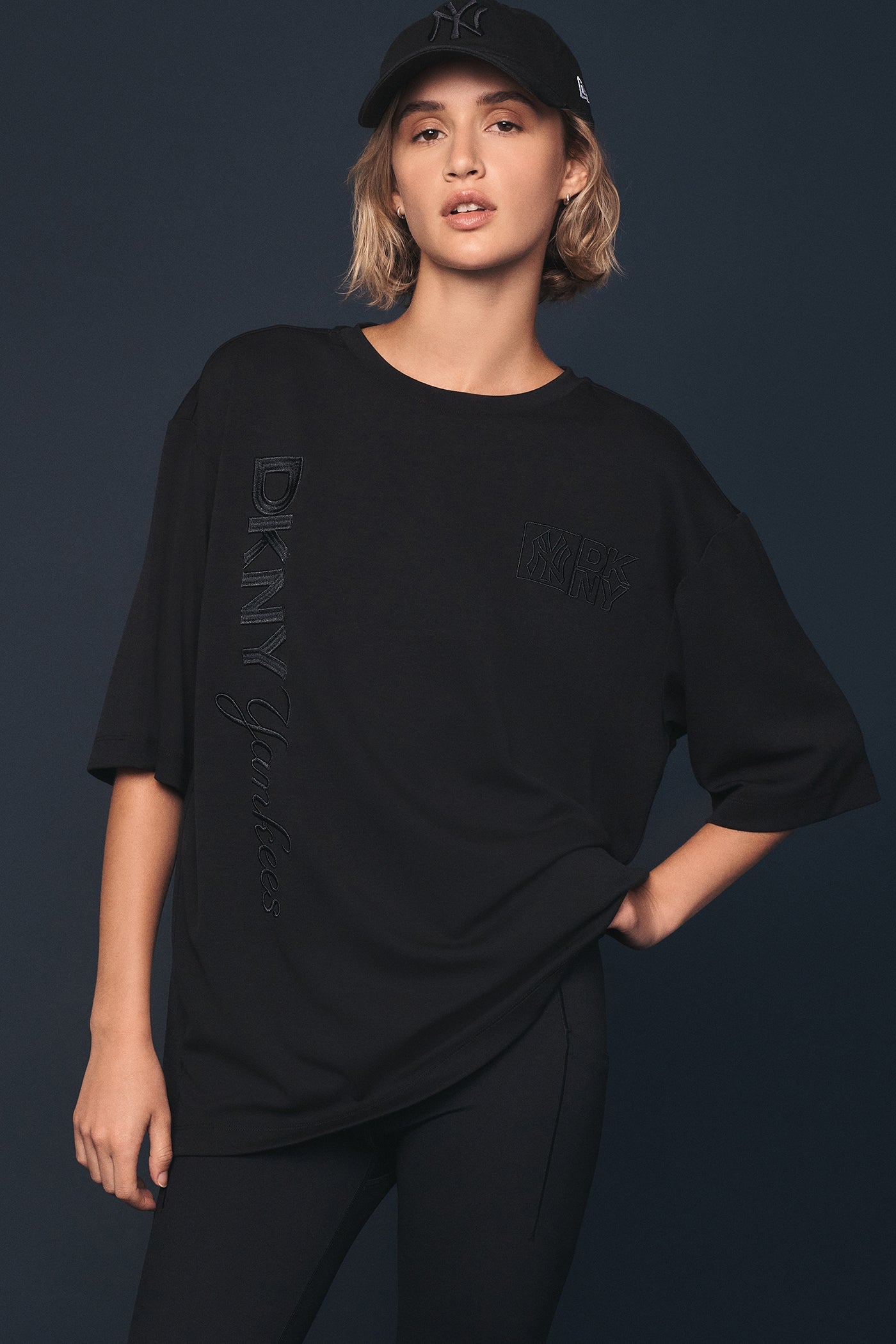 DKNY X YANKEES SHORT-SLEEVE EMBOSSED TEE